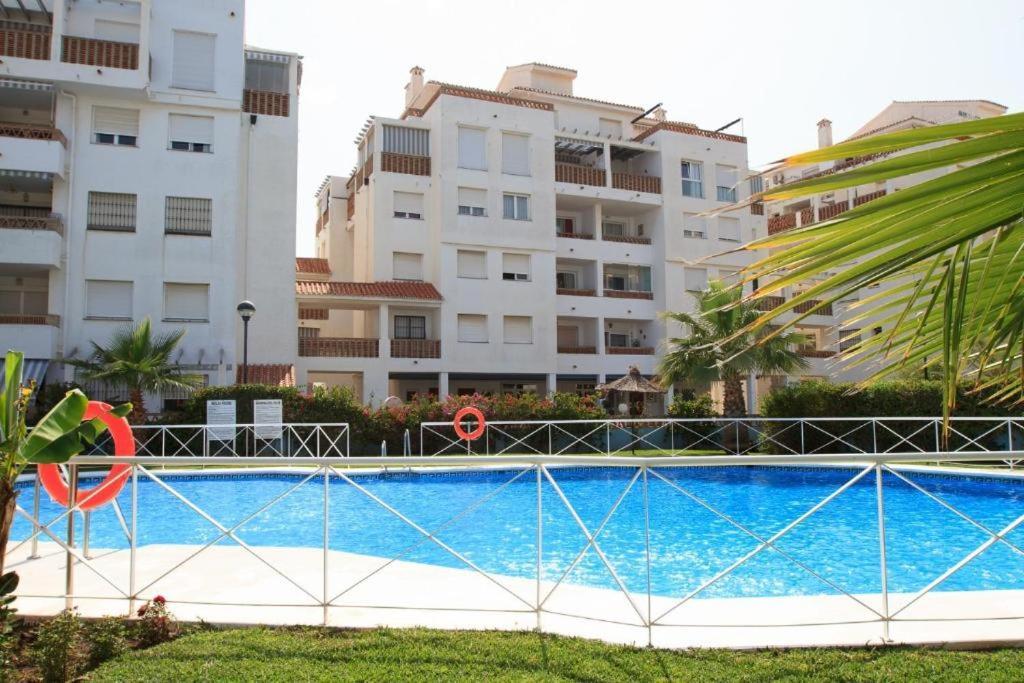 2Bdr Sunny Apartment With Pool And Private Parking In Benalmadena Bagian luar foto