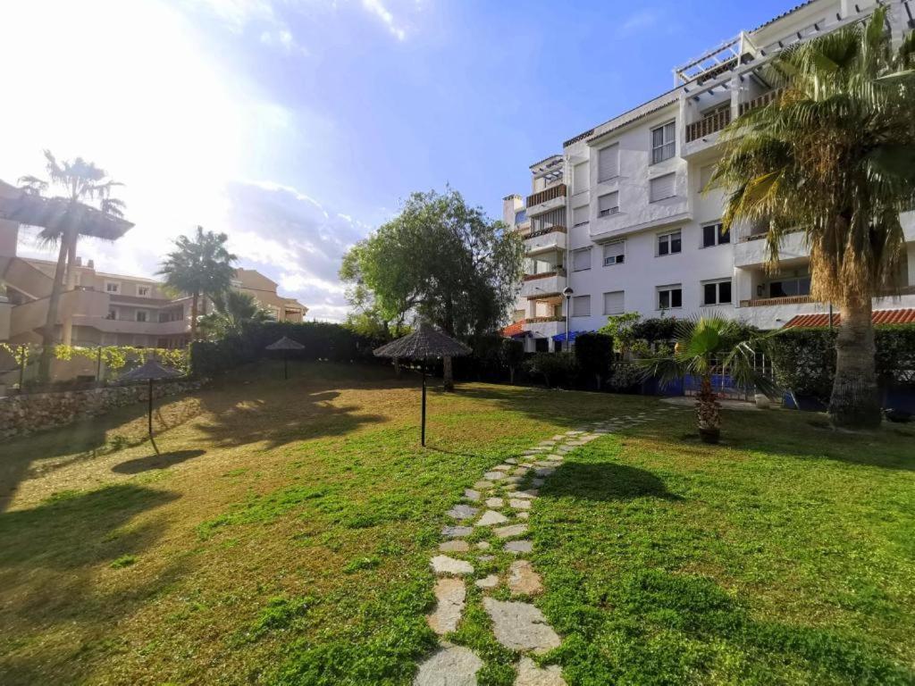 2Bdr Sunny Apartment With Pool And Private Parking In Benalmadena Bagian luar foto