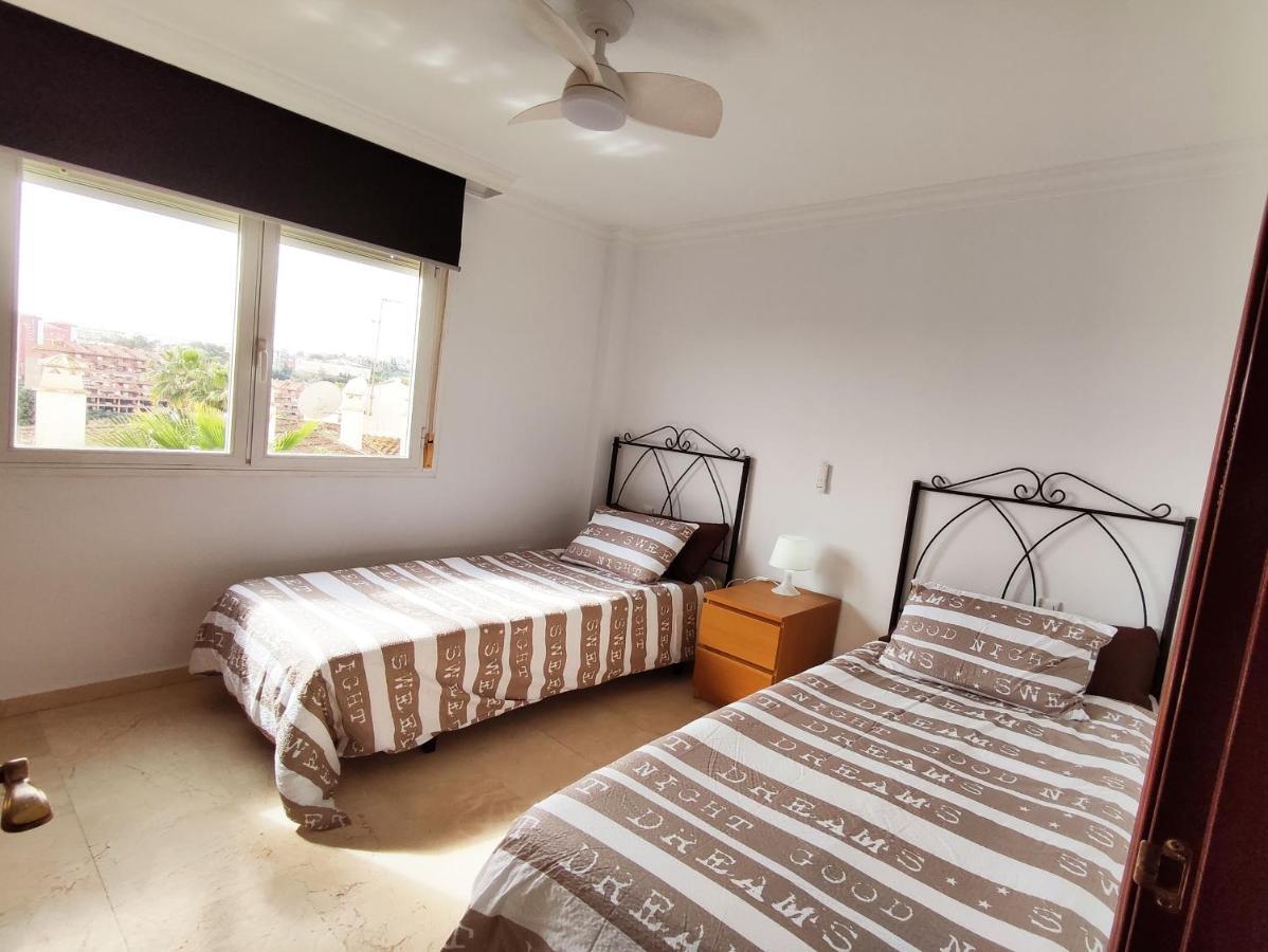 2Bdr Sunny Apartment With Pool And Private Parking In Benalmadena Bagian luar foto
