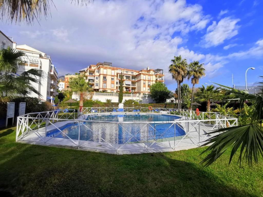 2Bdr Sunny Apartment With Pool And Private Parking In Benalmadena Bagian luar foto