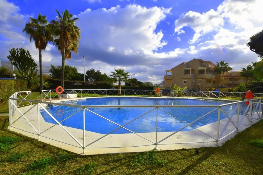 2Bdr Sunny Apartment With Pool And Private Parking In Benalmadena Bagian luar foto