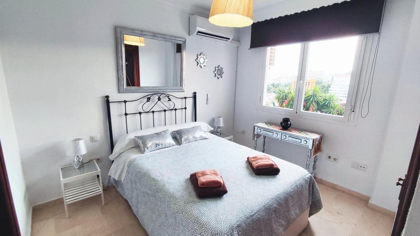 2Bdr Sunny Apartment With Pool And Private Parking In Benalmadena Bagian luar foto